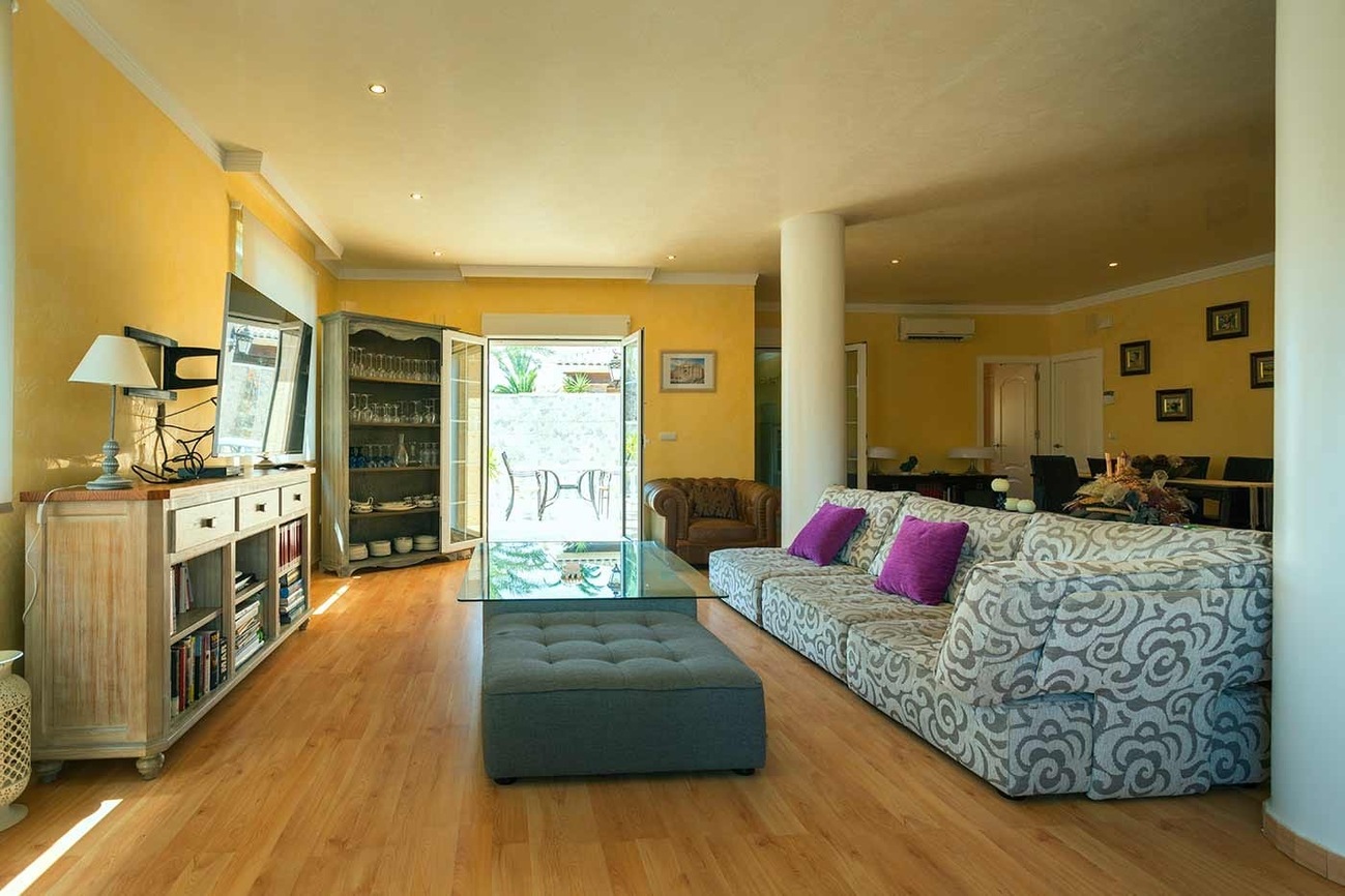 Dining area in villa for sale in Orihuela Costa