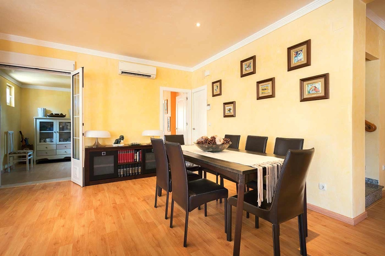 Bedroom in villa for sale in Orihuela Costa