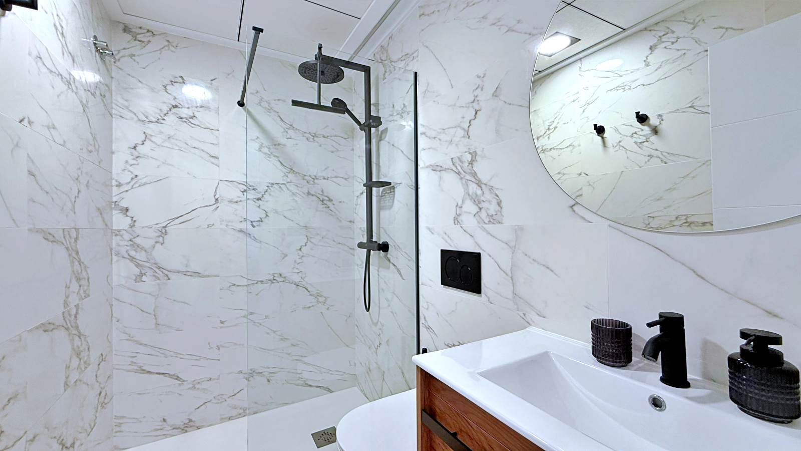 Bathroom in penthouse for sale in Orihuela Costa
