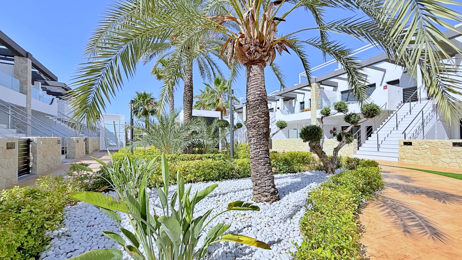 Garden in penthouse for sale in Orihuela Costa