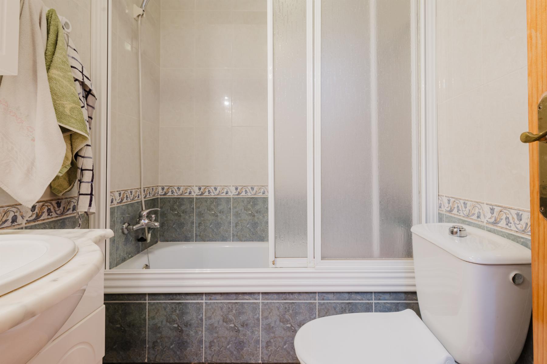 Bedroom in apartment for sale in Torrevieja