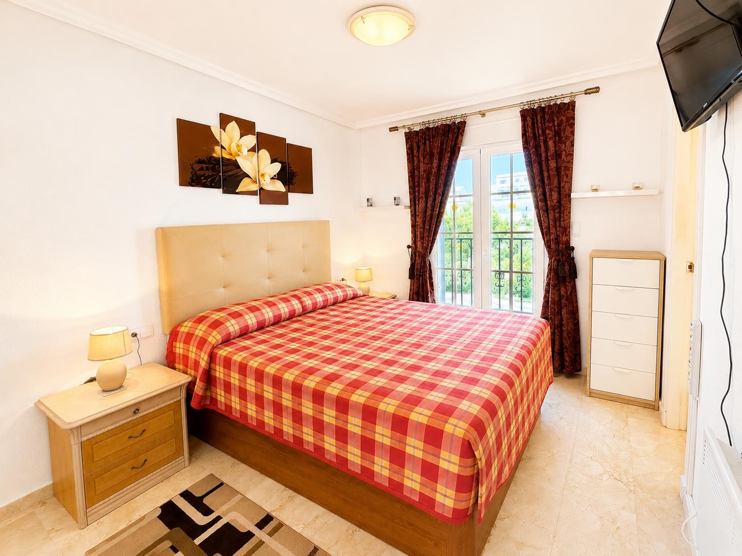 Master bedroom in apartment for sale in Los Dolses