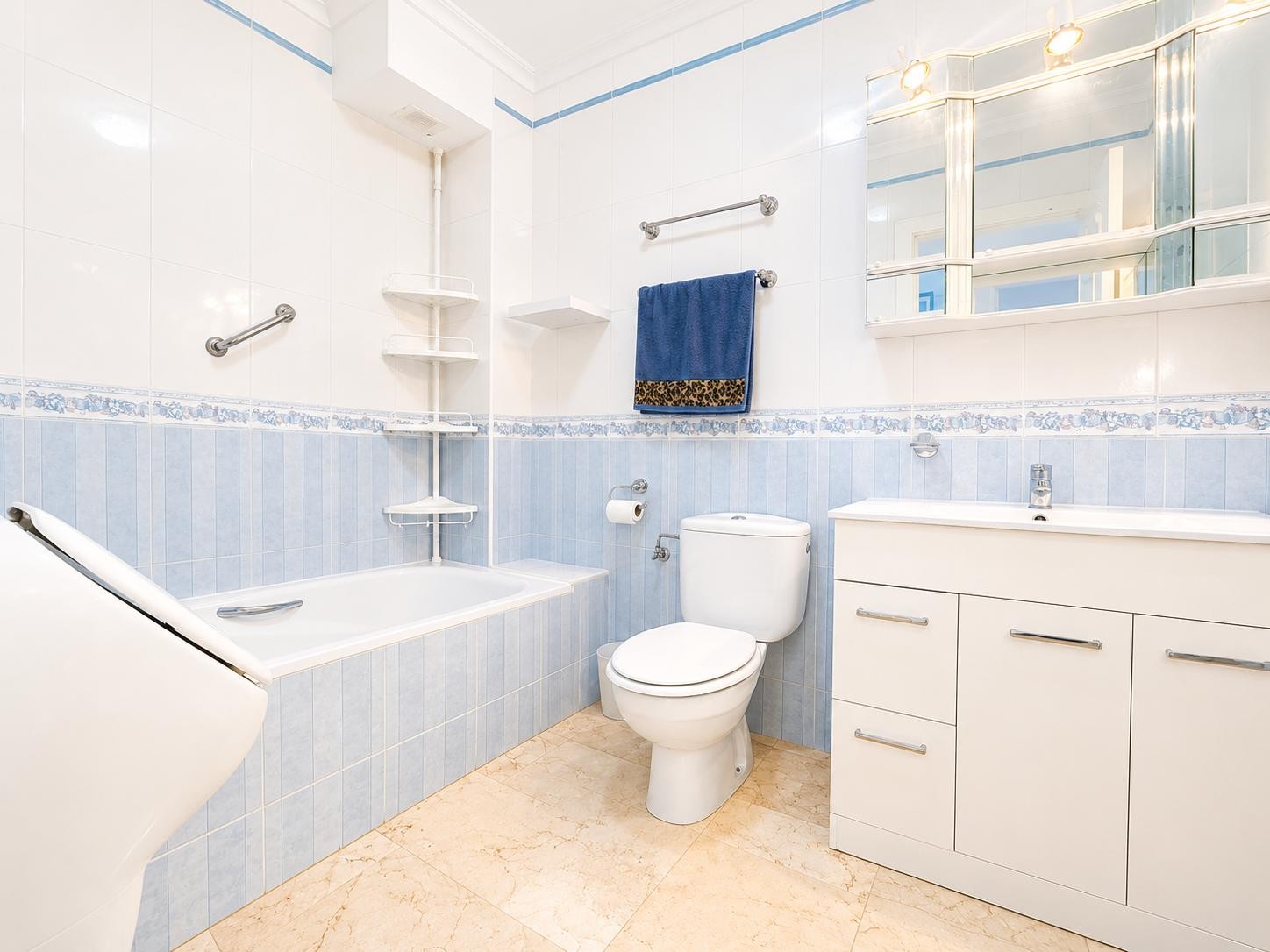 Bedroom in apartment for sale in Los Dolses