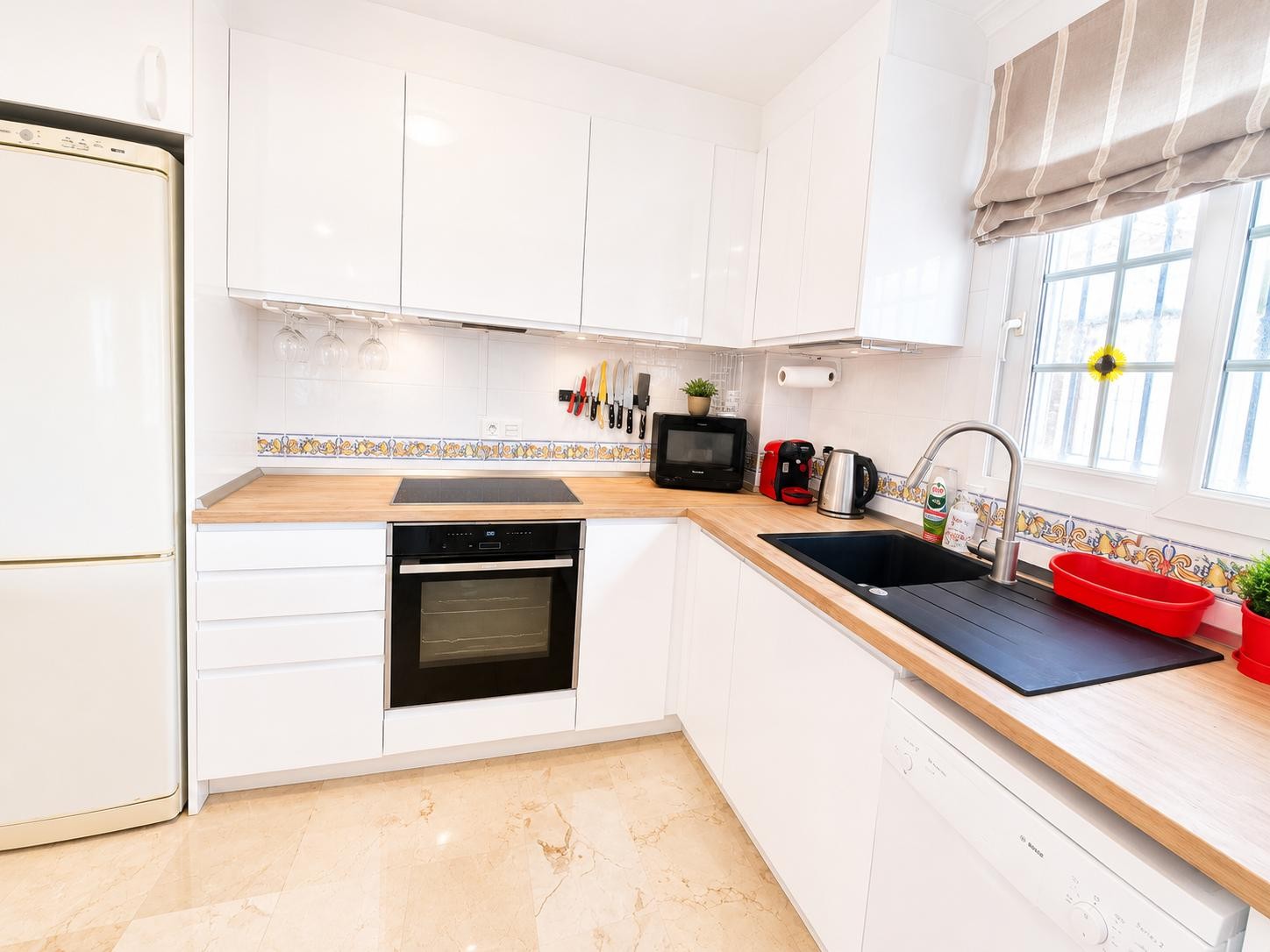 Bedroom in apartment for sale in Los Dolses
