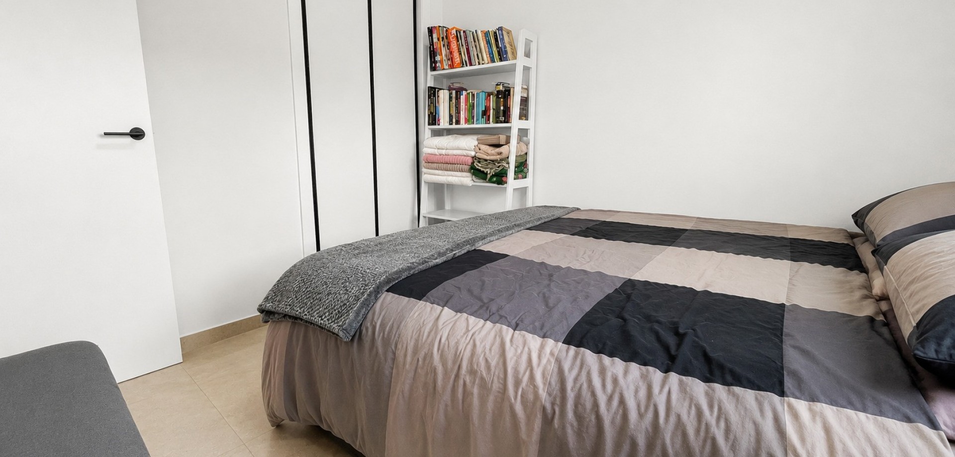 Bathroom in apartment for sale in Guardamar del Segura