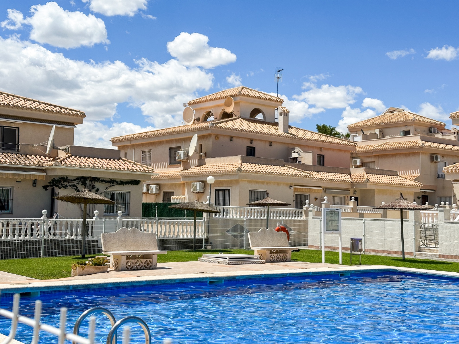 Kitchen in bungalow for sale in Orihuela Costa