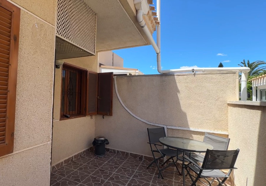 Garden in bungalow for sale in Orihuela Costa