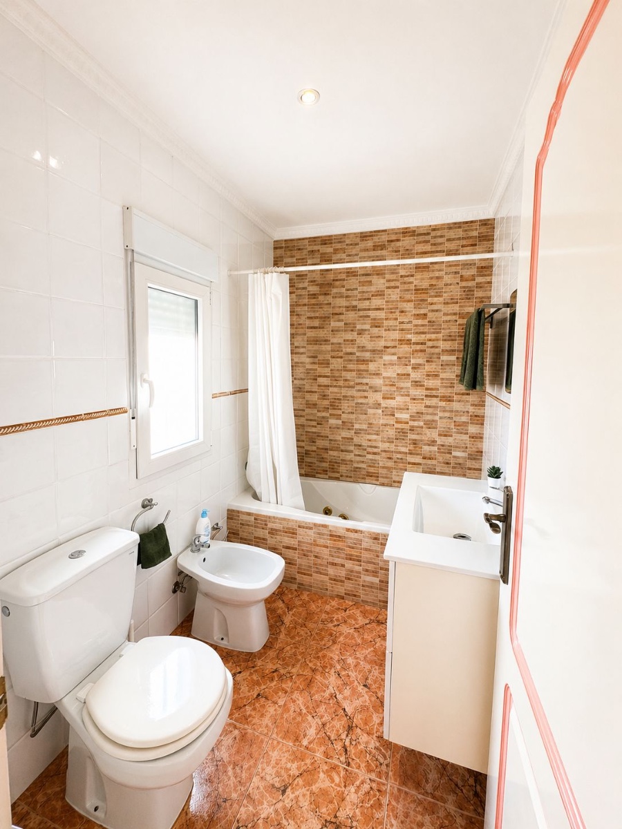 Master bedroom in villa for sale in Torrevieja