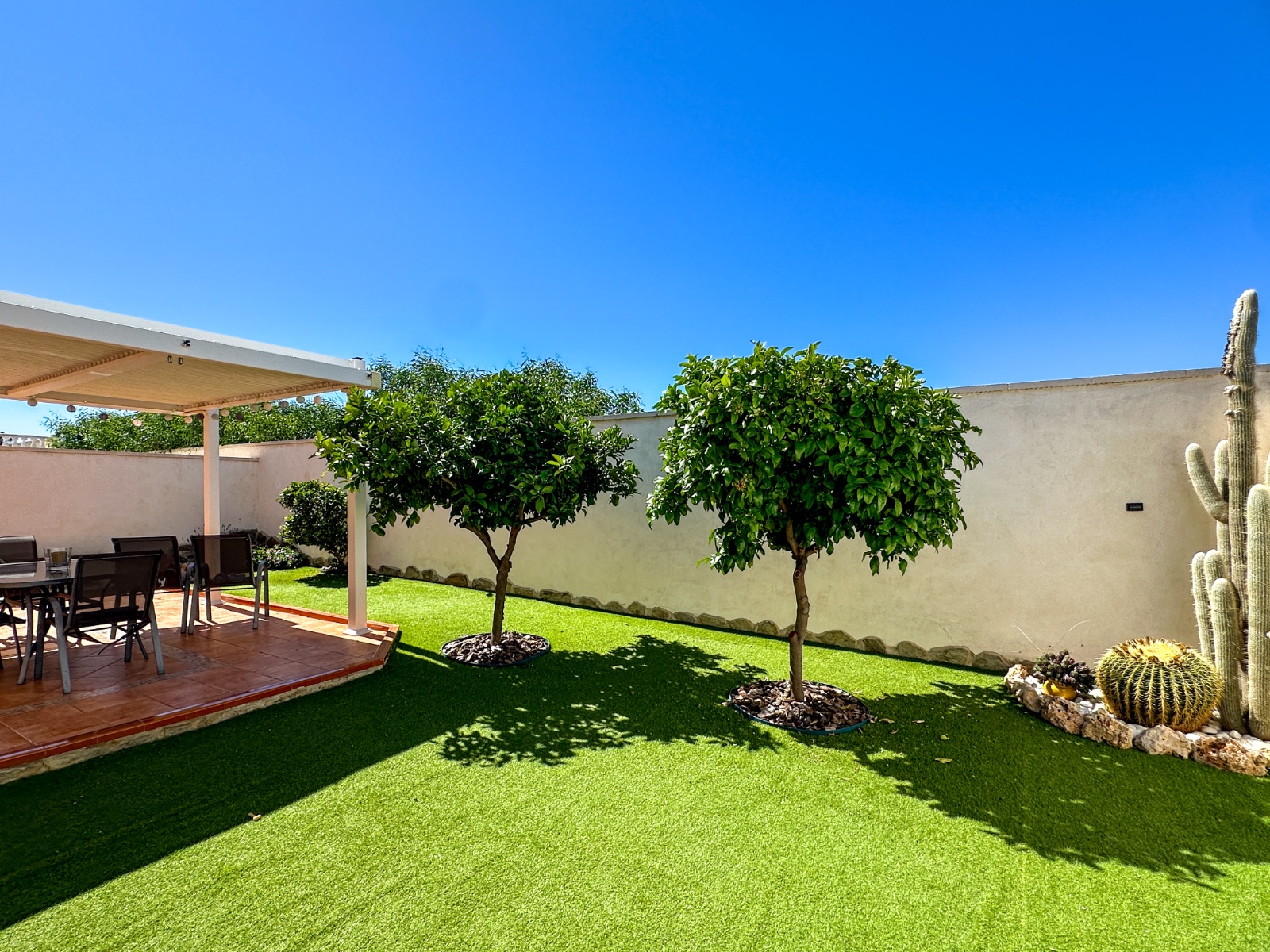 Garden in villa for sale in Torrevieja