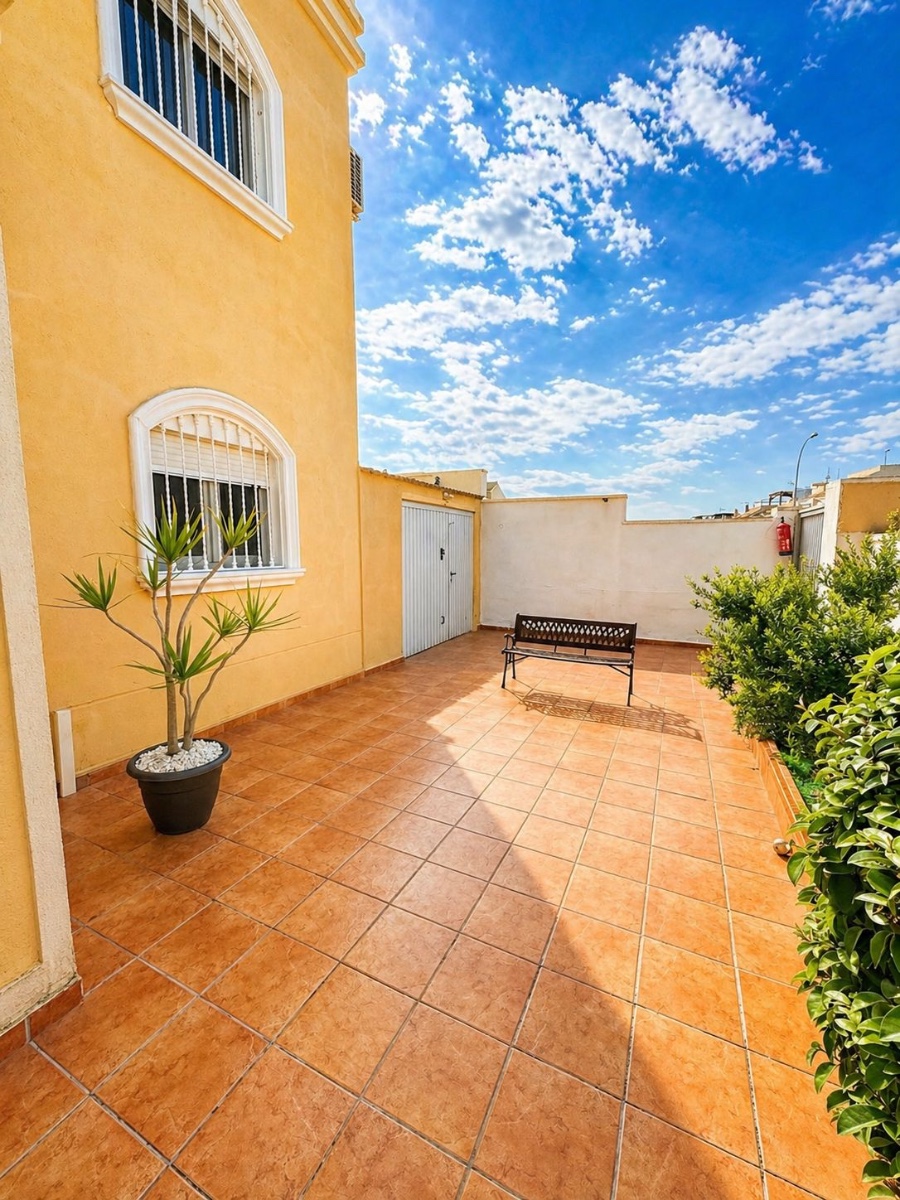 Master bedroom in villa for sale in Torrevieja