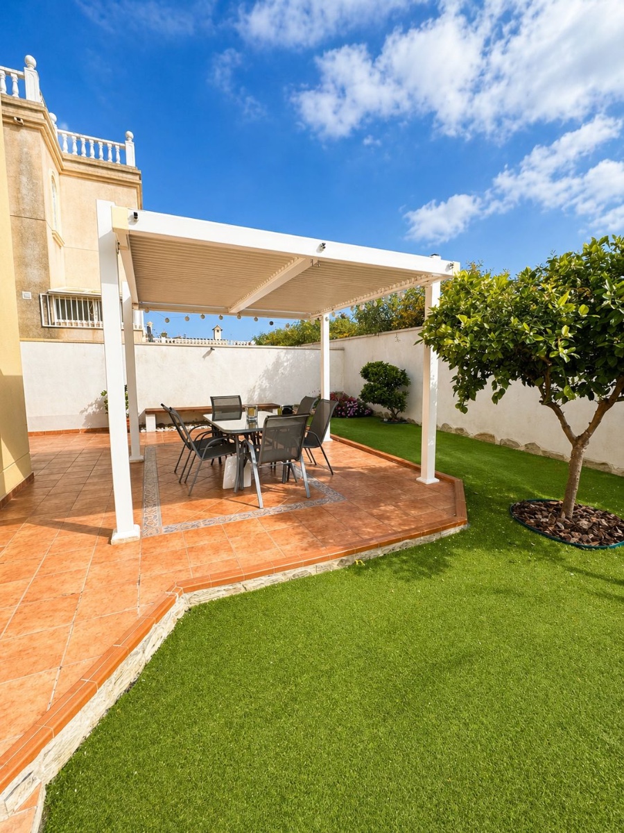 Terrace in villa for sale in Torrevieja