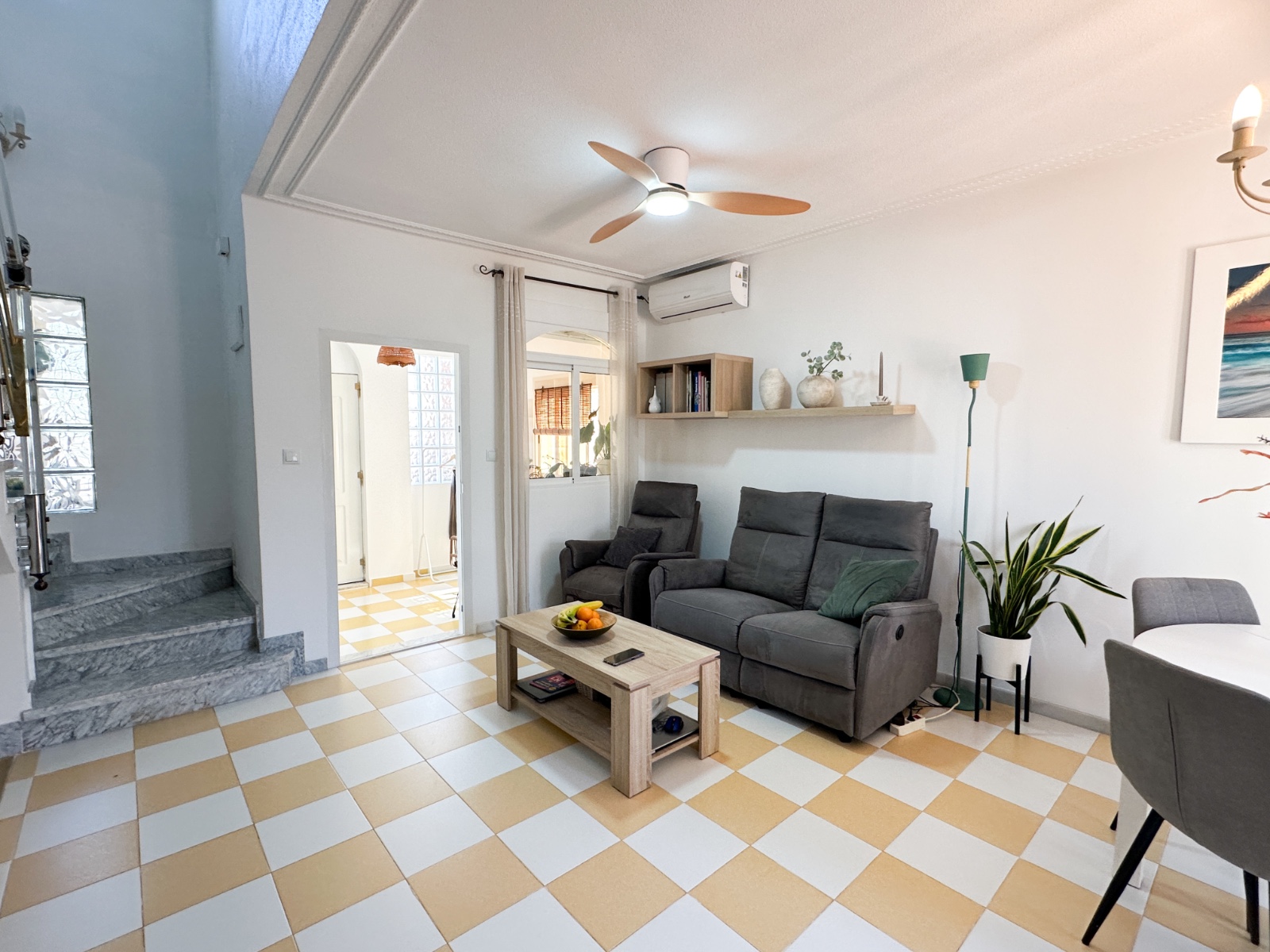 Dining area in villa for sale in Torrevieja