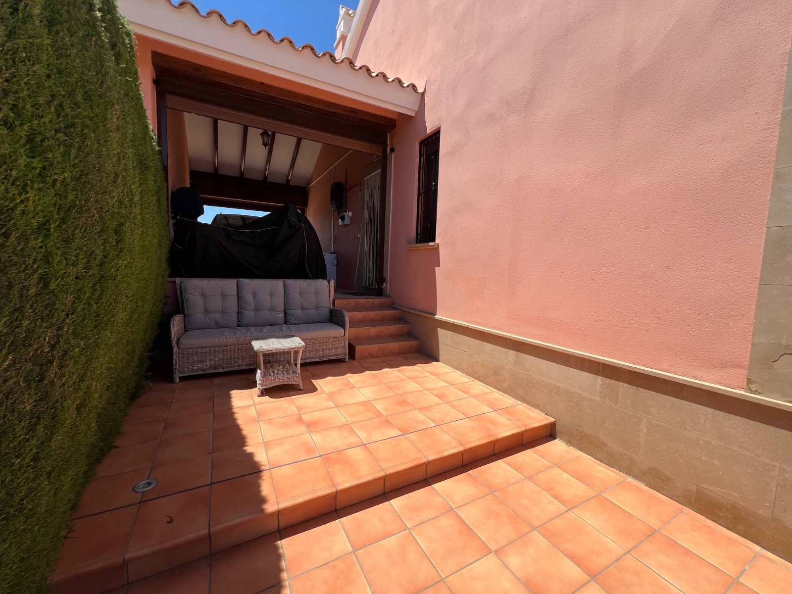 Master bedroom in villa for sale in Algorfa