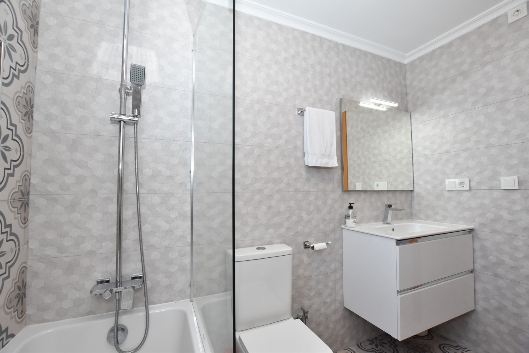 Bathroom in villa for sale in Algorfa