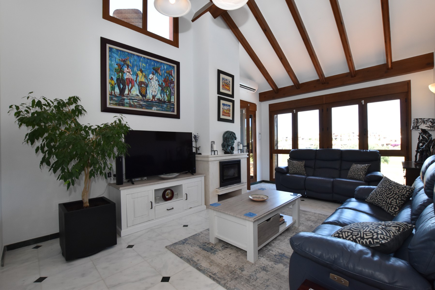 Bedroom in villa for sale in Algorfa