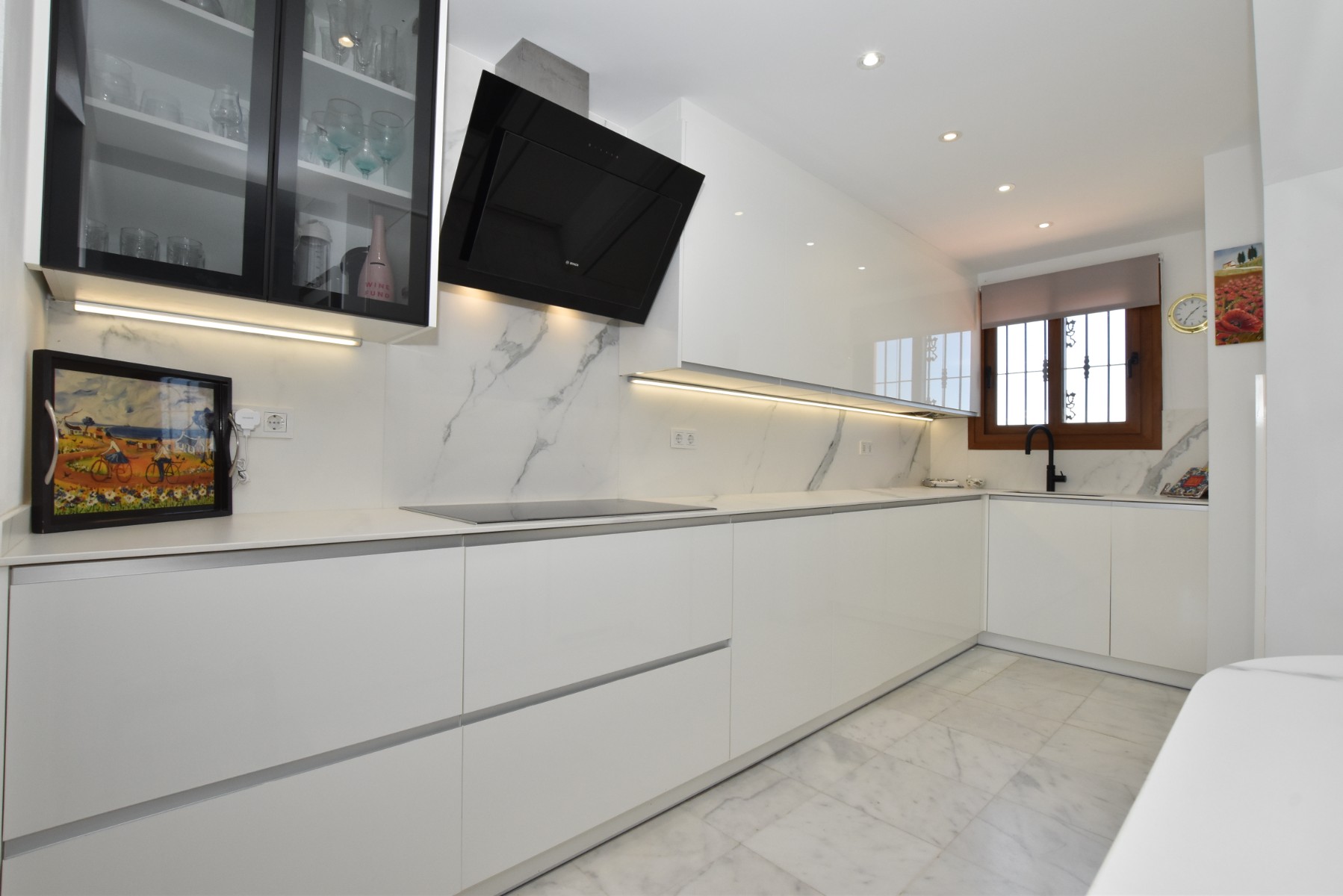 Master bedroom in villa for sale in Algorfa
