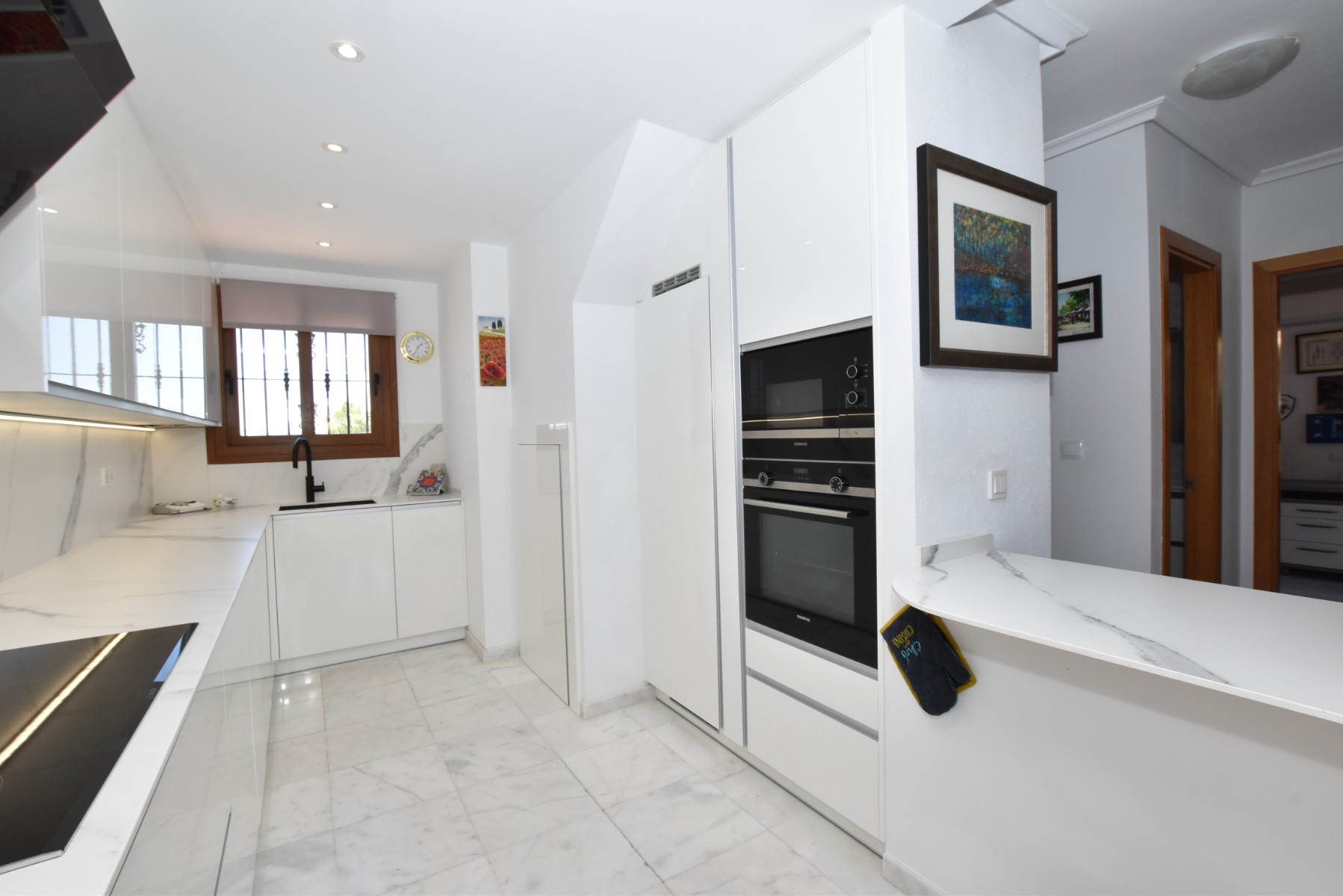 Pool area in villa for sale in Algorfa