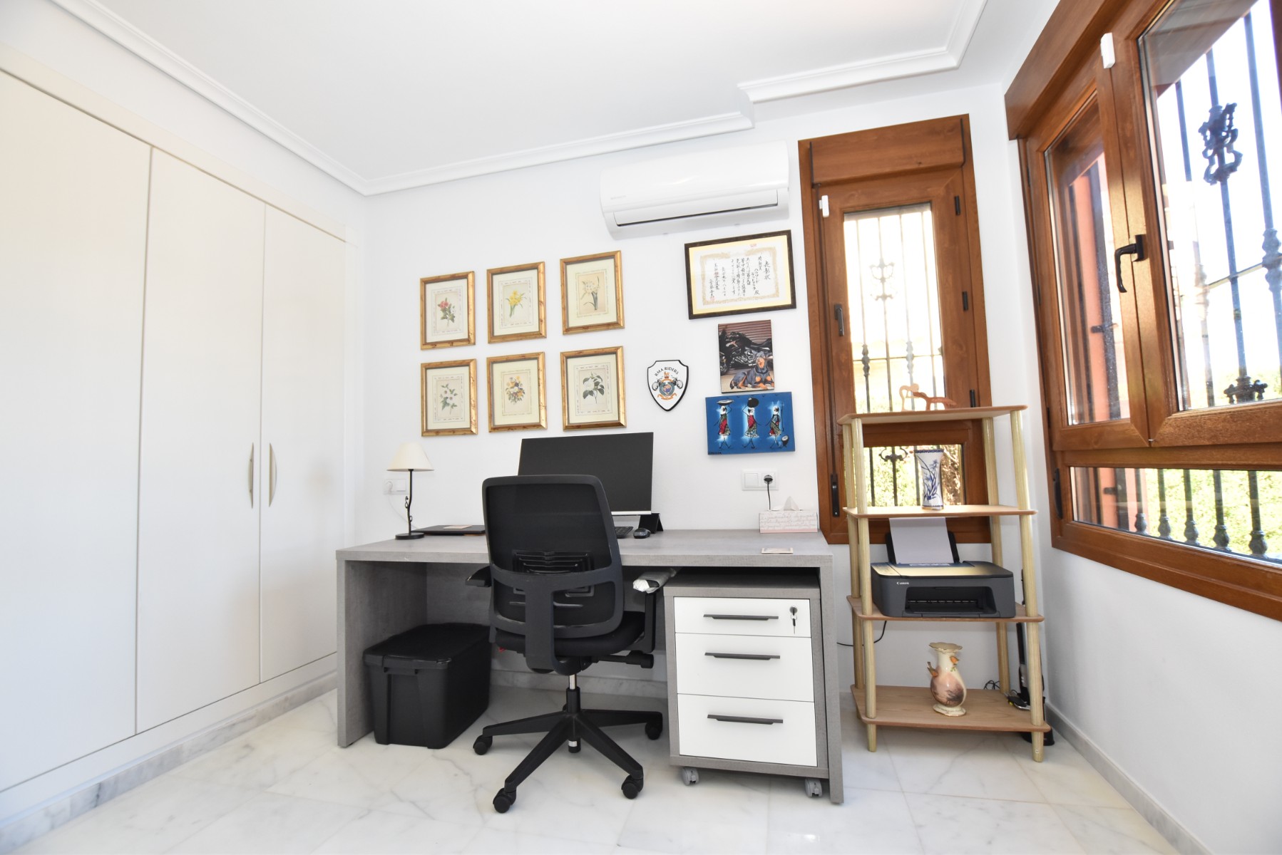 Bedroom in villa for sale in Algorfa