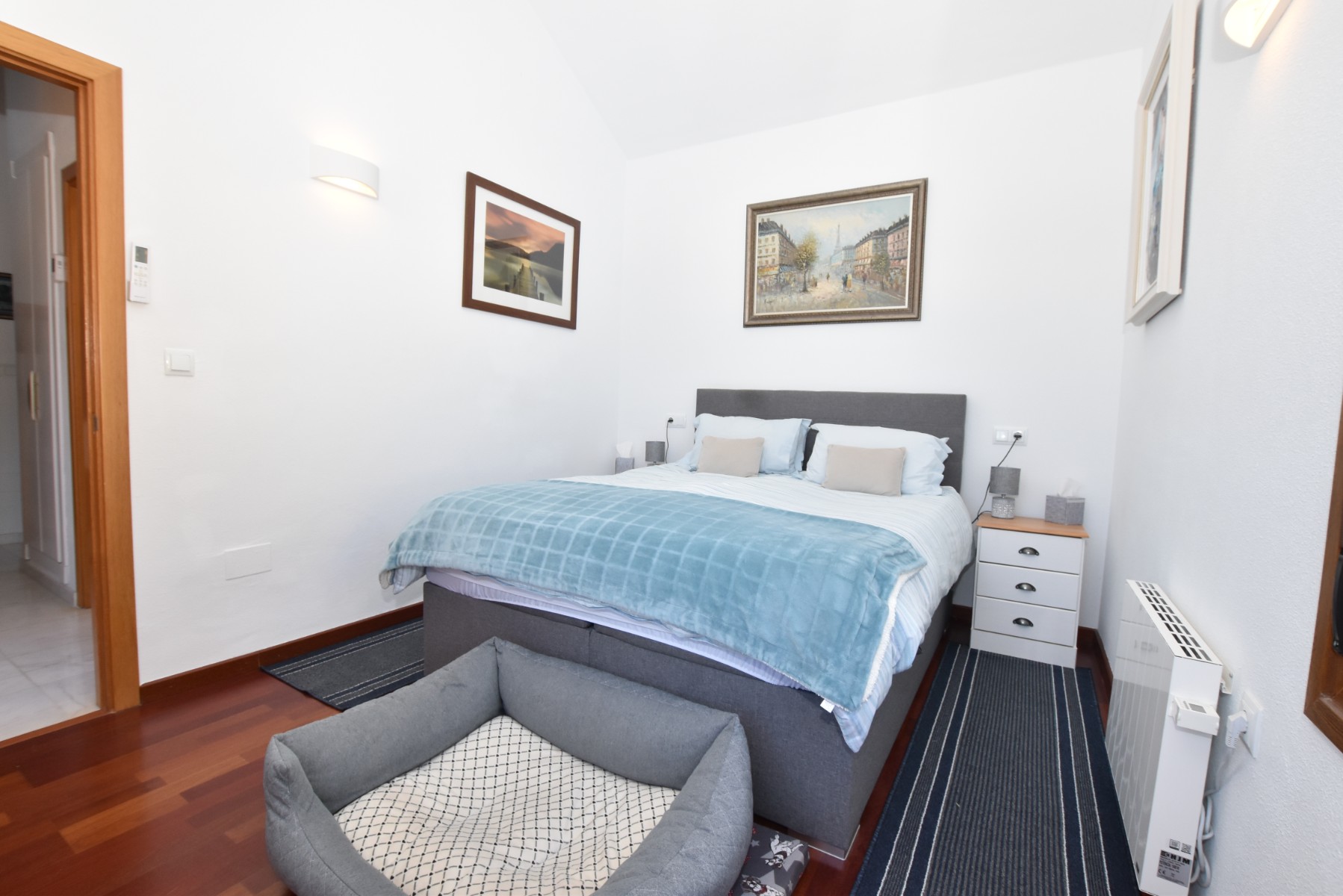 Master bedroom in villa for sale in Algorfa