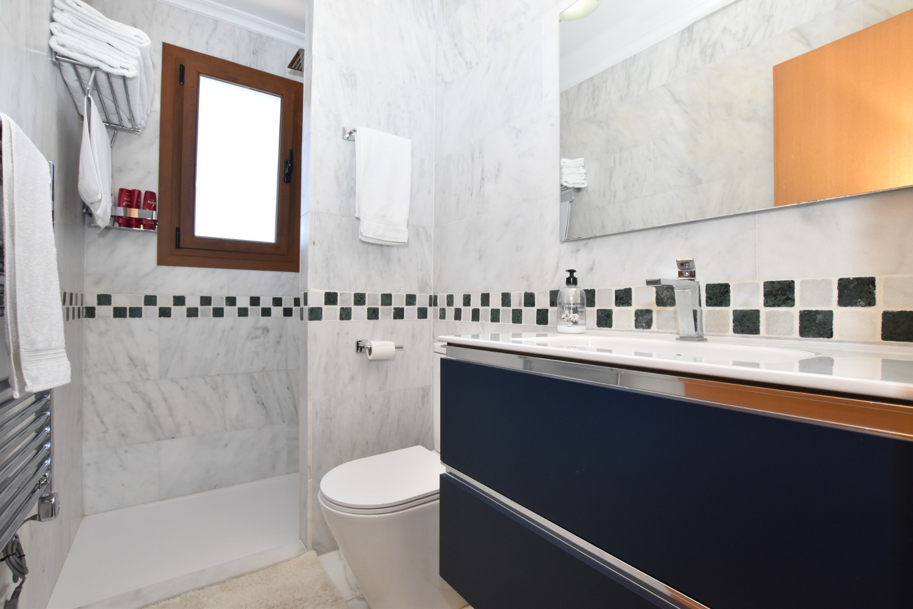 Bathroom in villa for sale in Algorfa