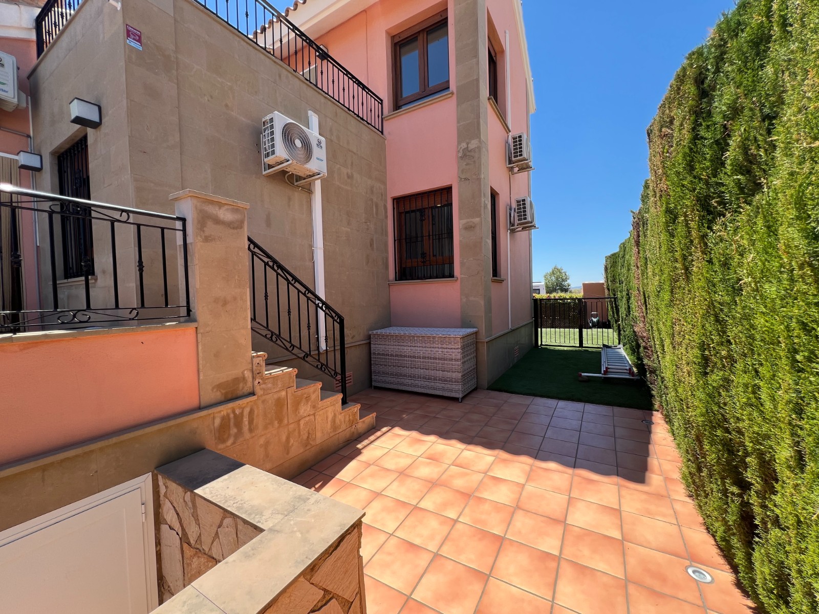 Bedroom in villa for sale in Algorfa