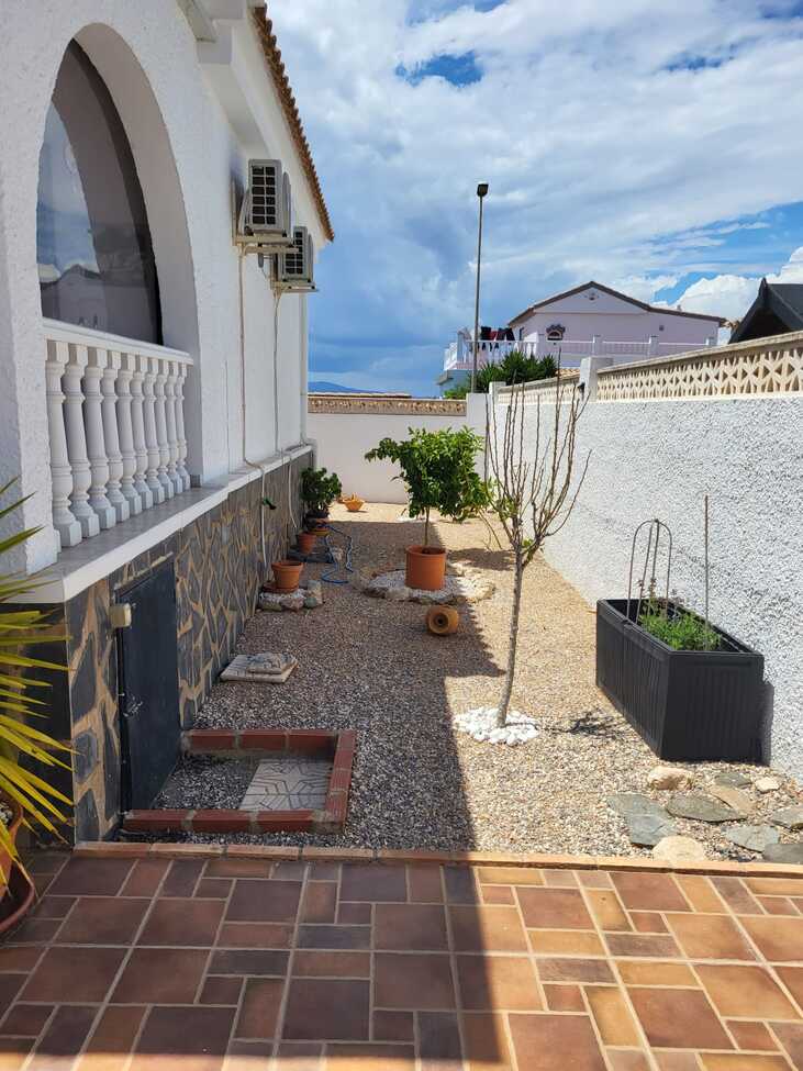 Dining area in villa for sale in Camposol