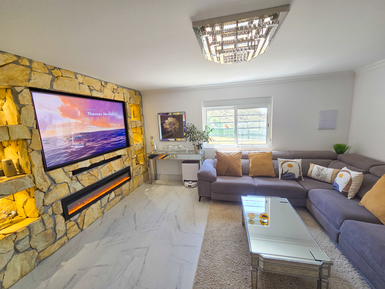 Bedroom in villa for sale in Crevillent