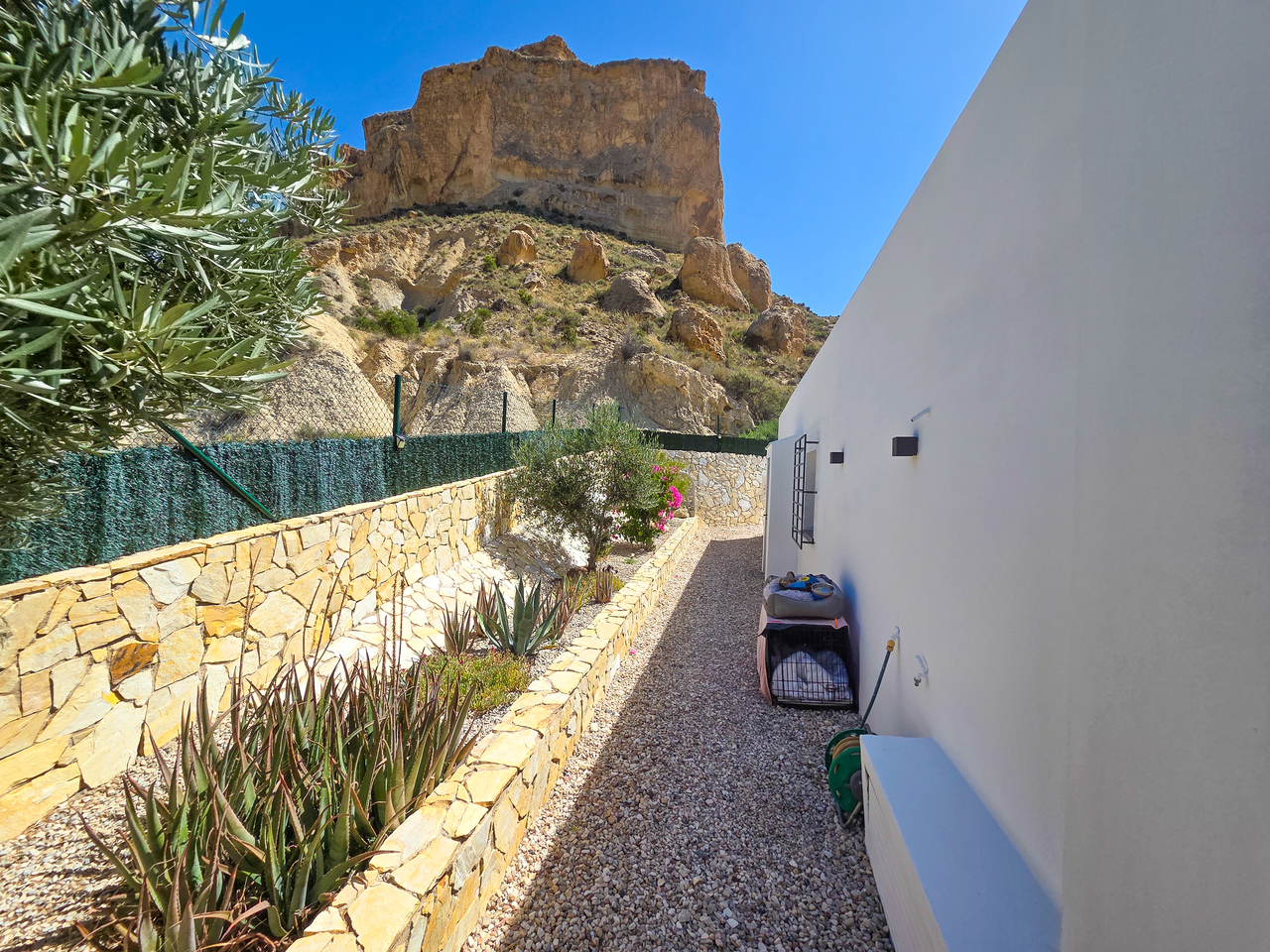 Bedroom in villa for sale in Crevillent