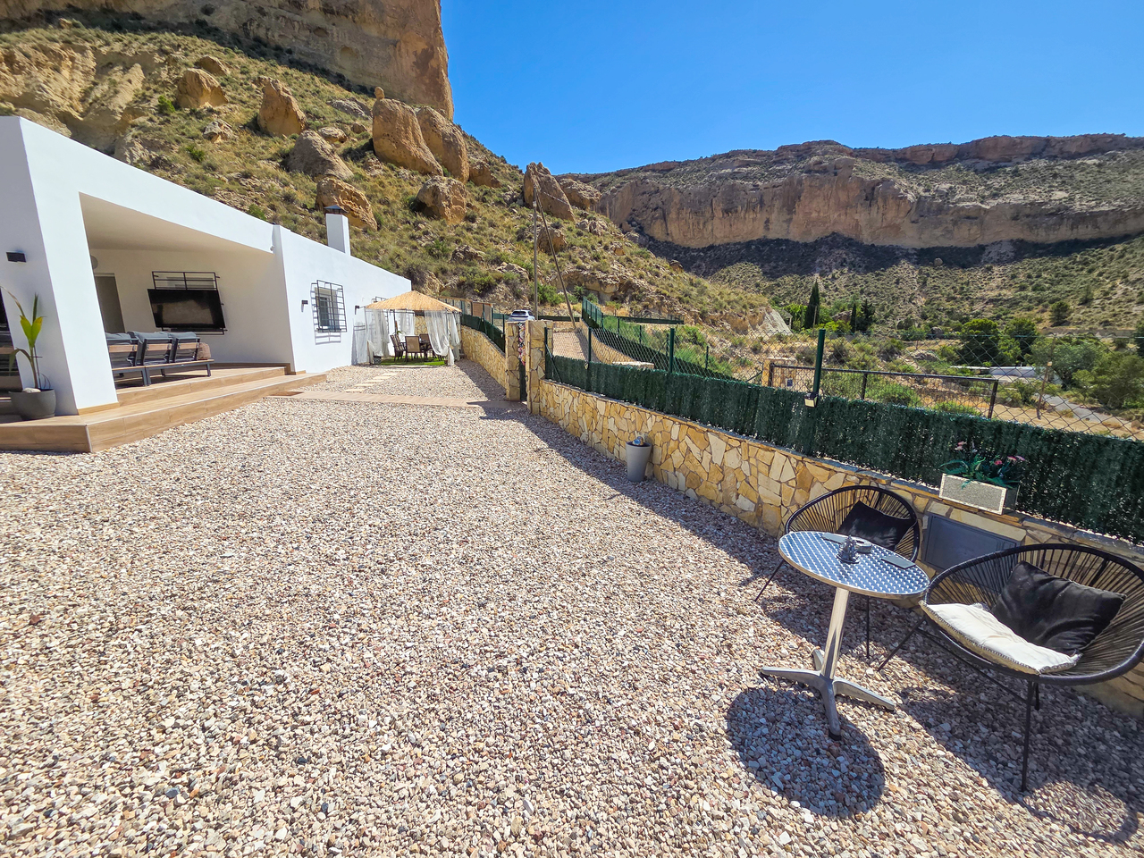 Mansão de Campo Reimaginada: Luxo e Sofisticação na Costa Blanca