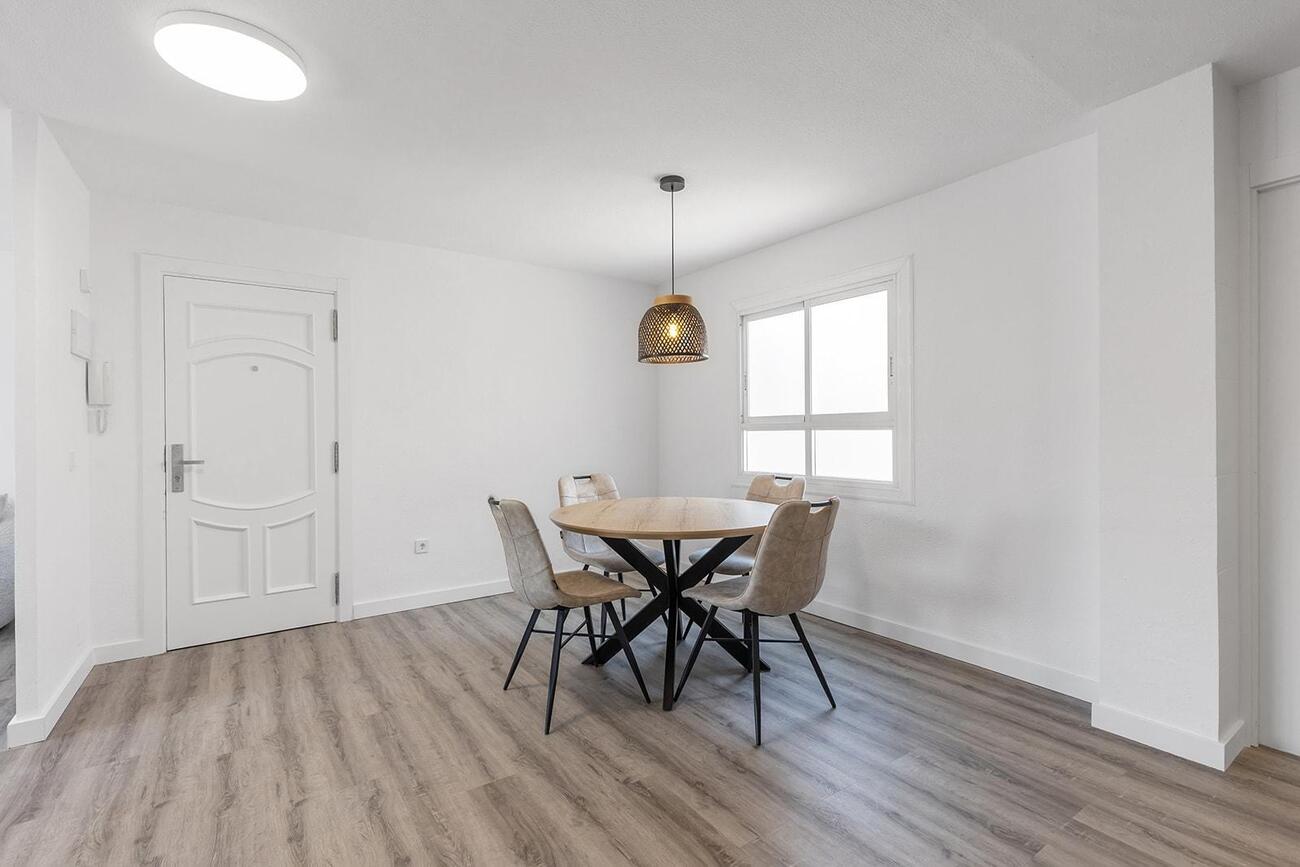 Moderne og nyrenovert leilighet i Benijófars hjerte – Klar til innflytting