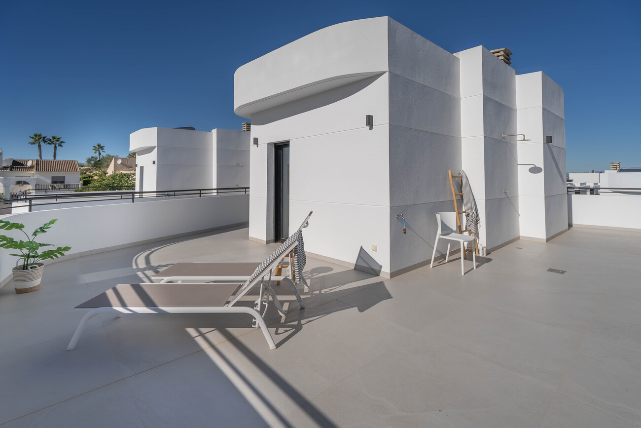 Pool area in villa for sale in Rojales - La Marquesa Golf
