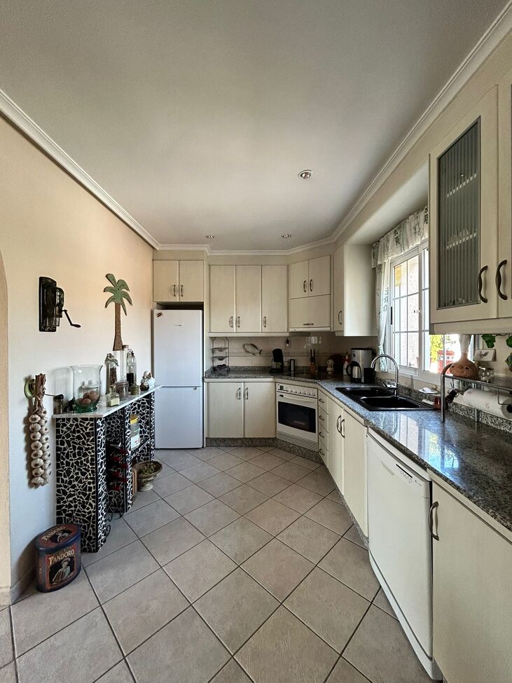 Master bedroom in villa for sale in Torrevieja