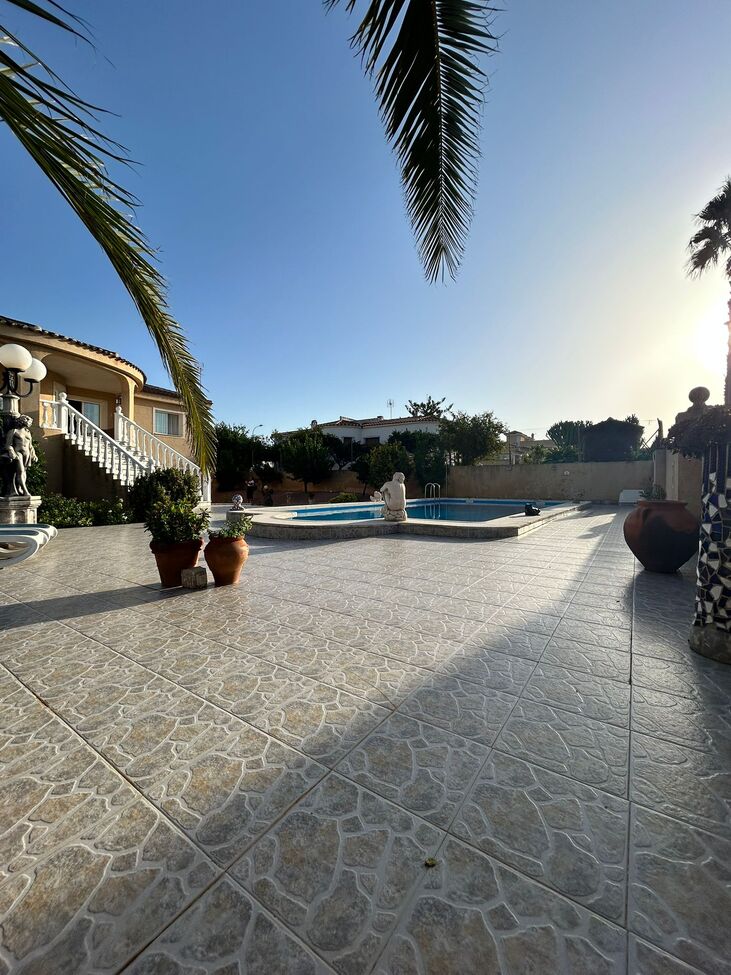 Garden in villa for sale in Torrevieja