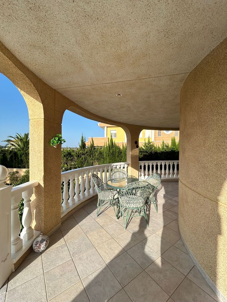 Master bedroom in villa for sale in Torrevieja