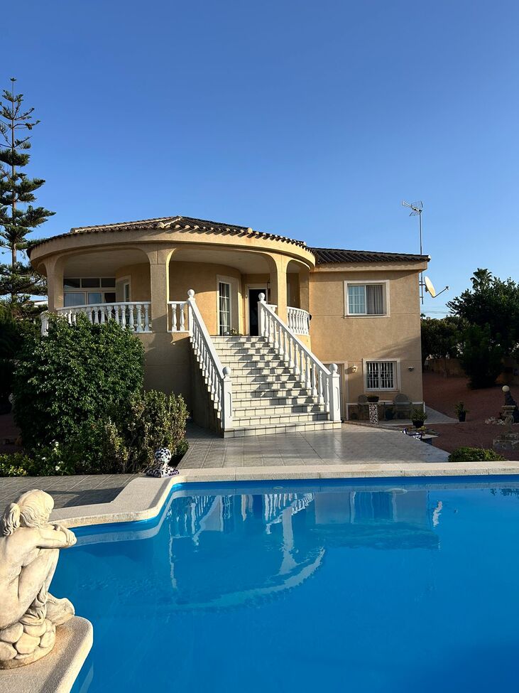 Bathroom in villa for sale in Torrevieja