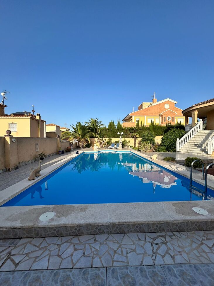 Terrace in villa for sale in Torrevieja