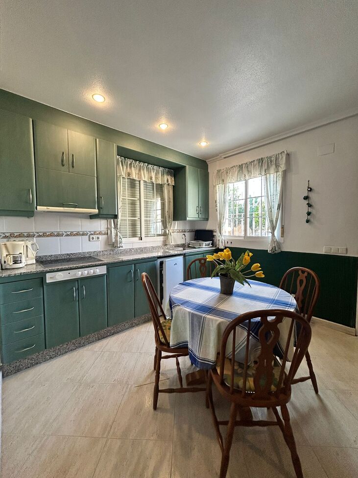 Dining area in villa for sale in Torrevieja