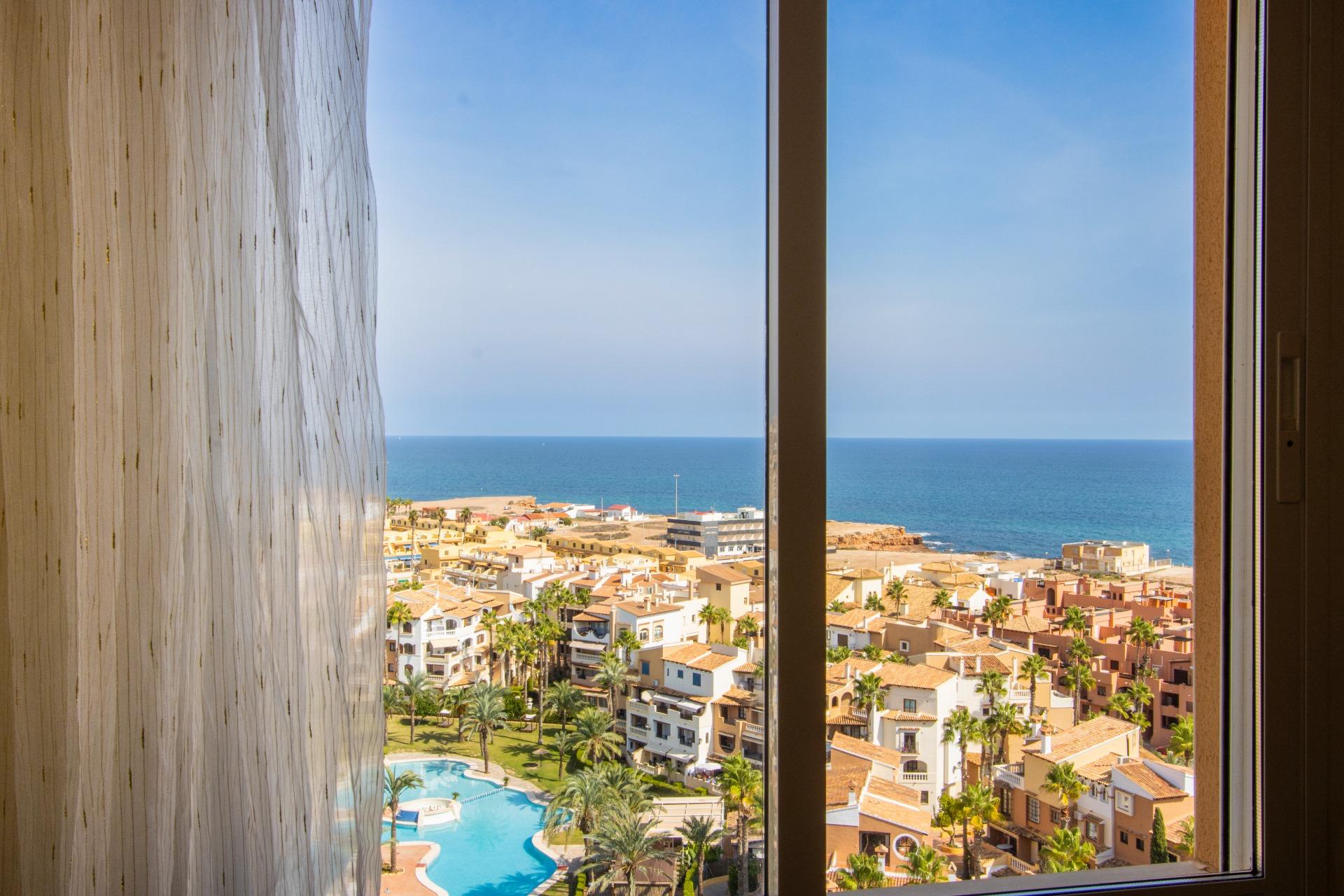 Master bedroom in apartment for sale in Torrevieja