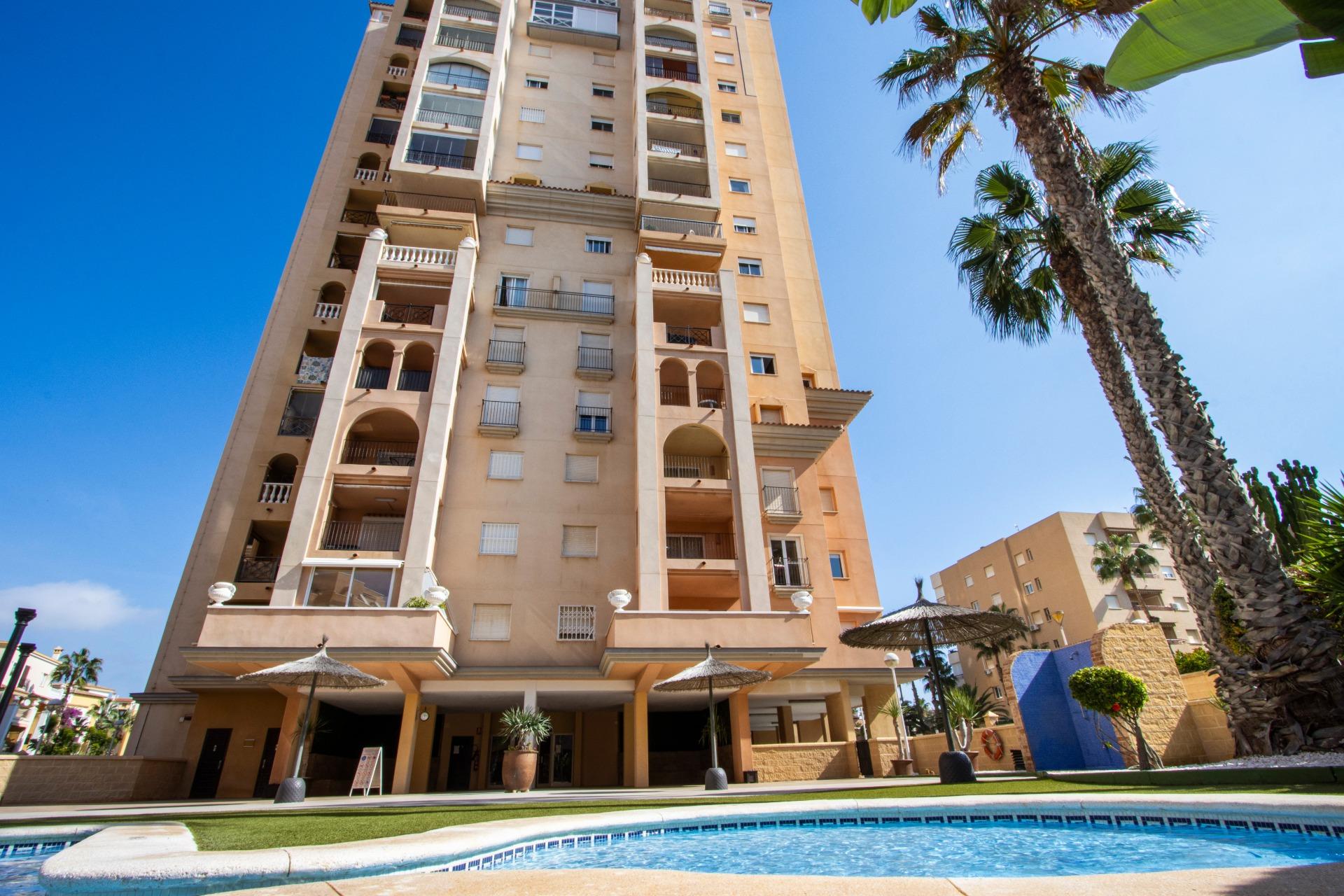Bedroom in apartment for sale in Torrevieja
