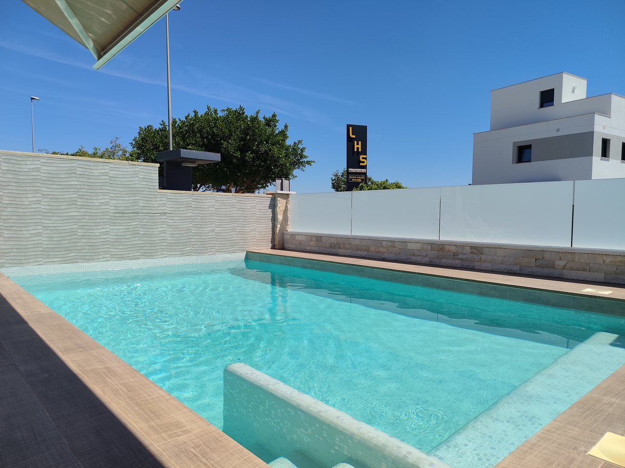 Bedroom in villa for sale in San Miguel de Salinas