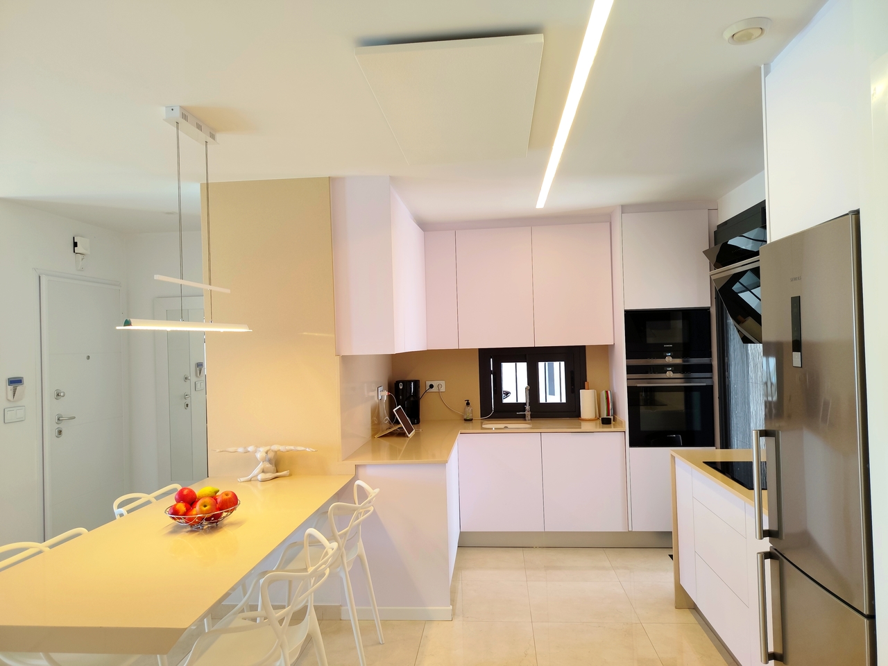 Dining area in villa for sale in San Miguel de Salinas