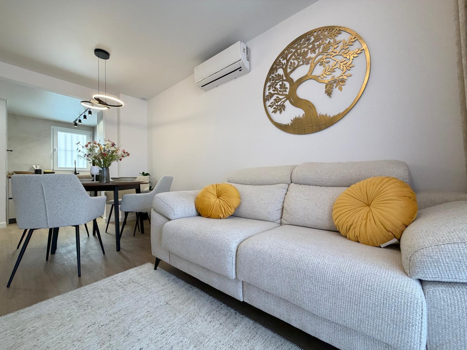 Master bedroom in apartment for sale in Torrevieja