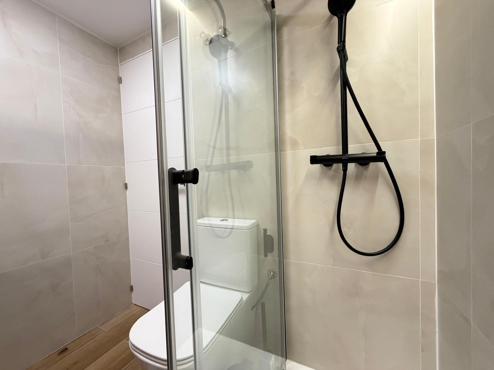 Bedroom in apartment for sale in Torrevieja