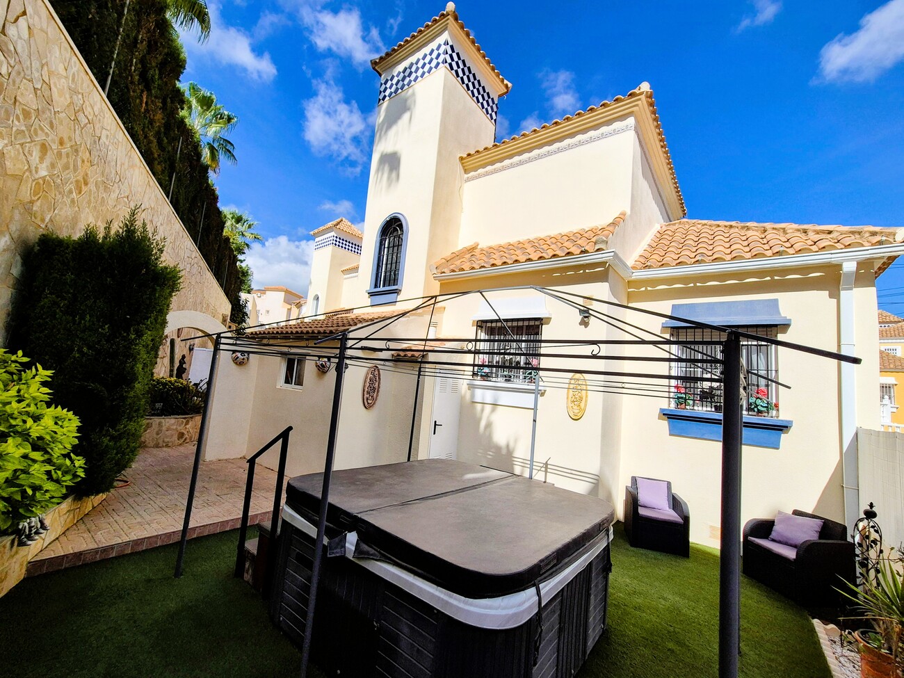 Pool area in villa for sale in Villamartin