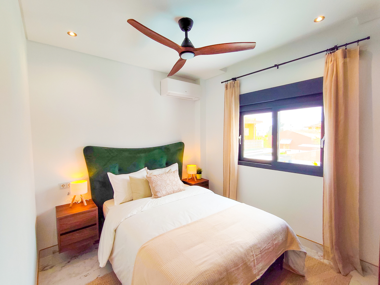 Bedroom in terraced for sale in Los Urrutias