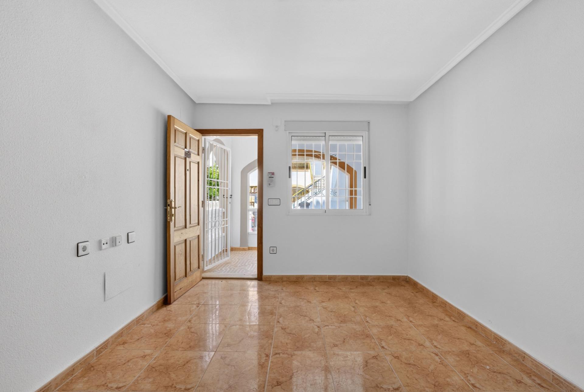 Bedroom in apartment for sale in Torrevieja