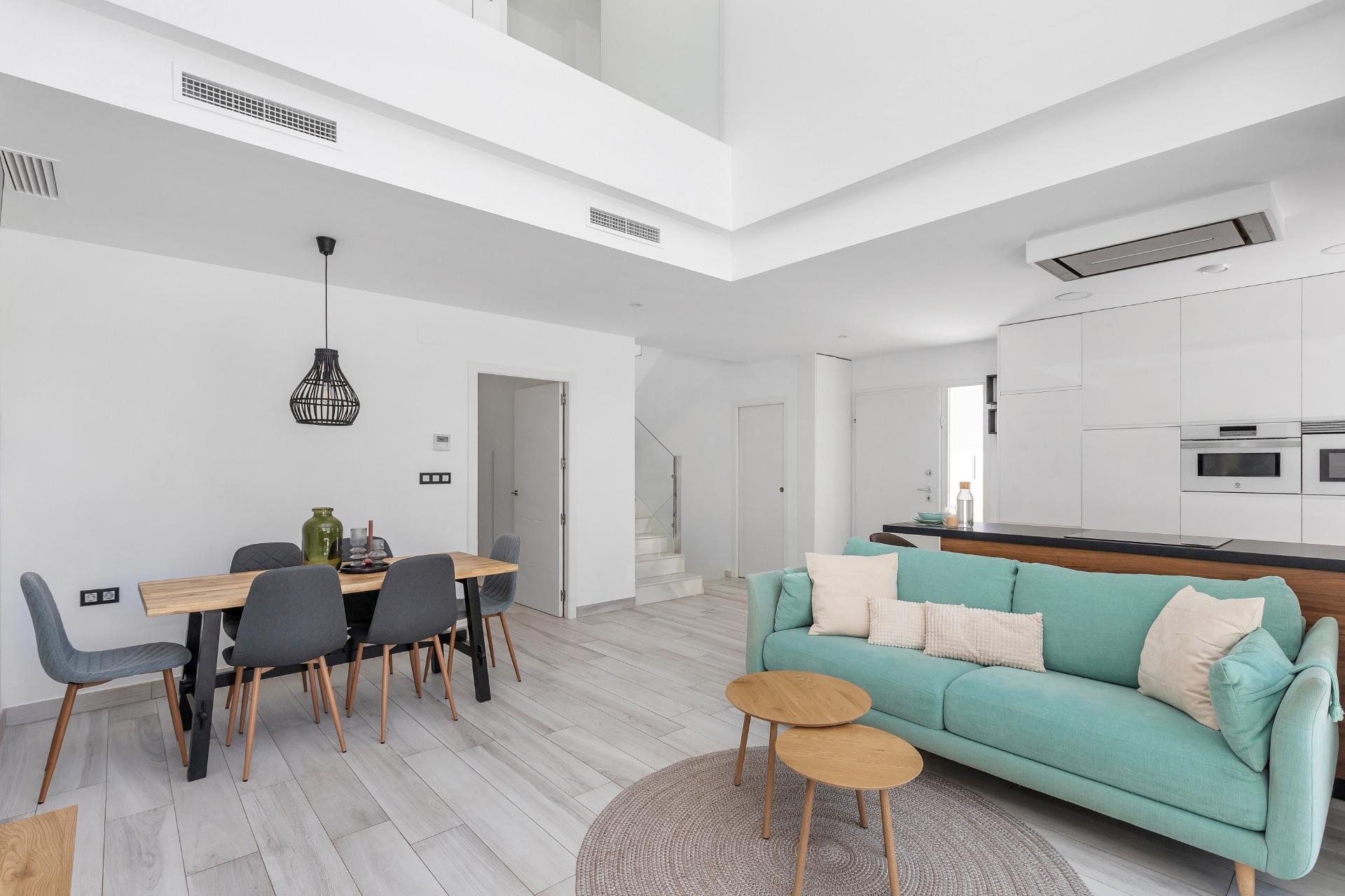 Vila Moderna em Lomas de Cabo Roig: Refúgio com Piscina Privada e Vista Deslumbrante para o Mar