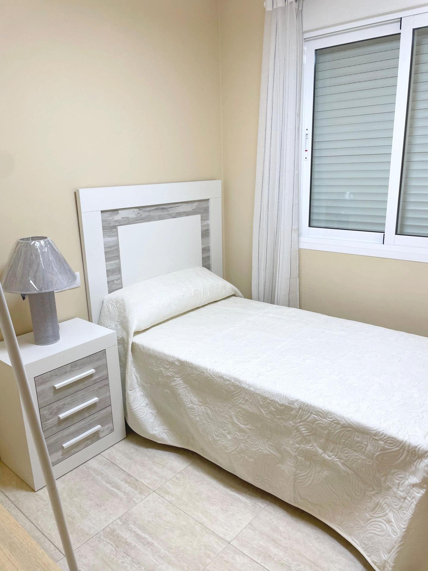 Master bedroom in apartment for sale in Guardamar del Segura