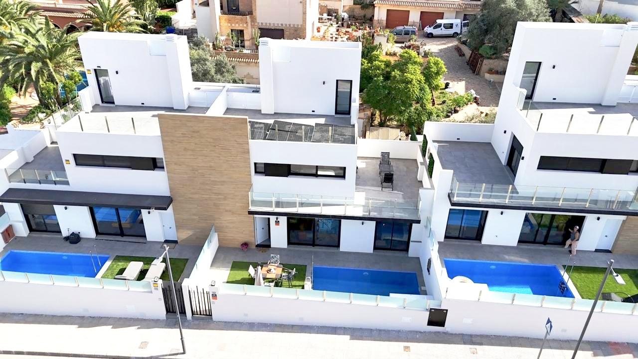 Pool area in villa for sale in Villamartin