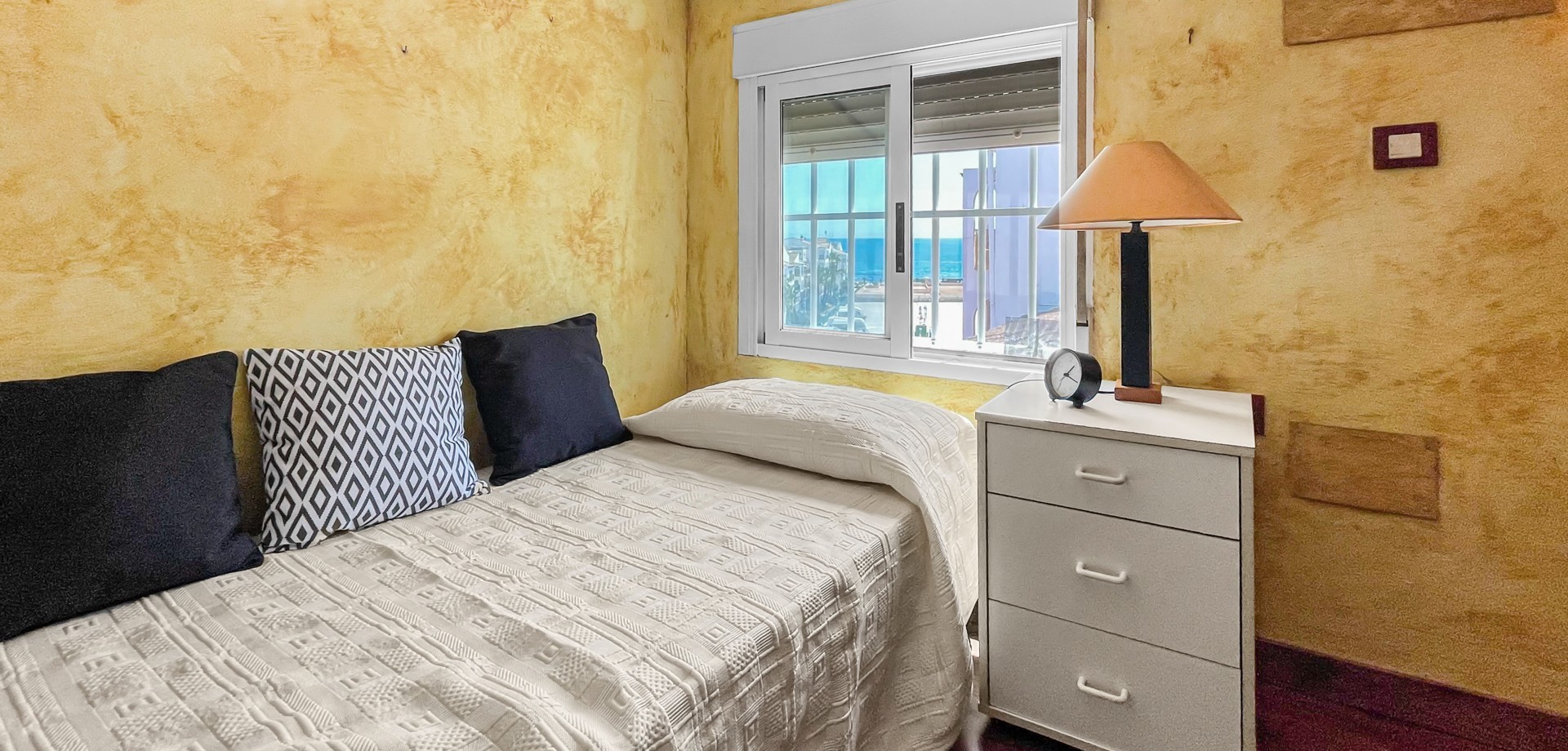 Bedroom in apartment for sale in Torrevieja